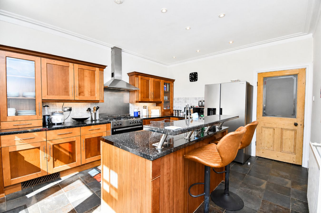 Clarence Avenue, Northampton, NN2 - View 4