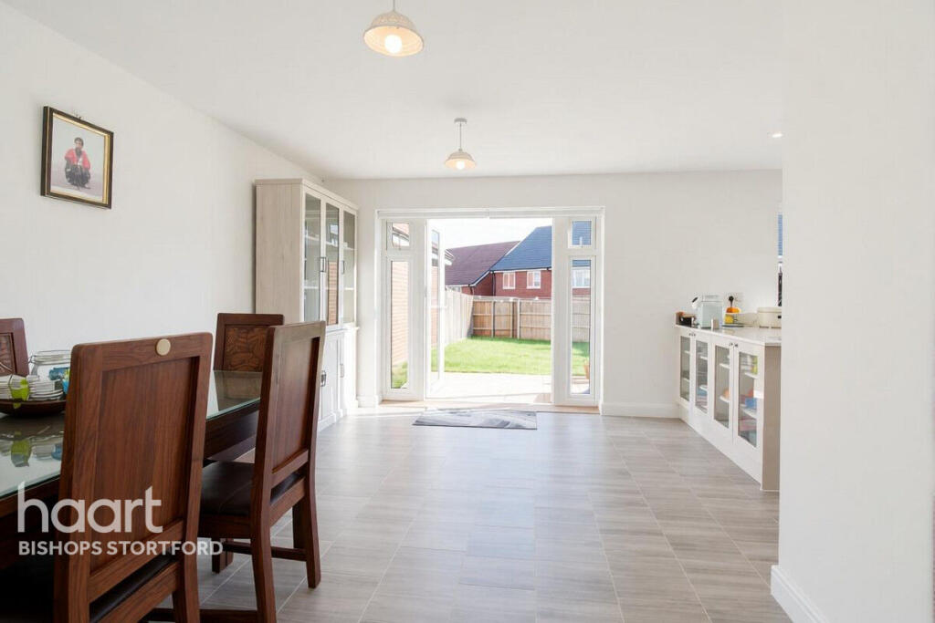 House in Bishop's Stortford, St James' Park, Thorley - More