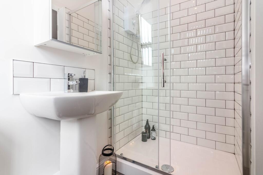 1 bedroom house share for rent