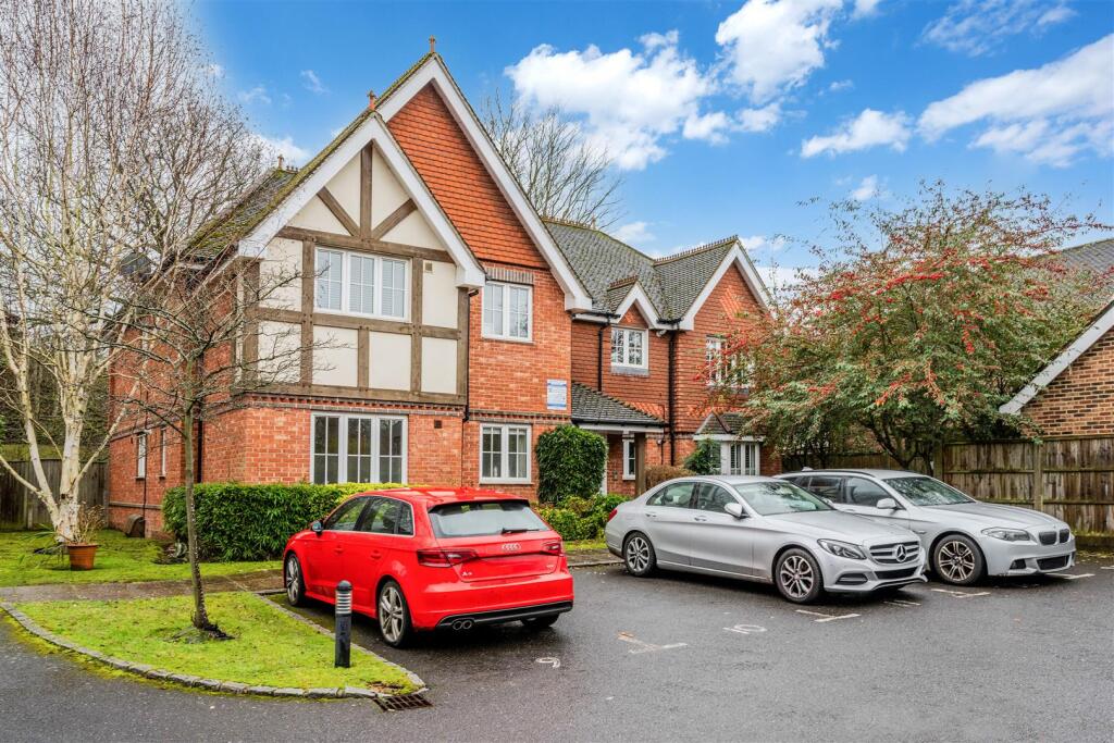 2-bed flat on Limes Close, Leatherhead, £360,000