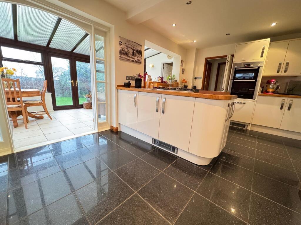 Manor Road, Rothwell, Kettering photo 4