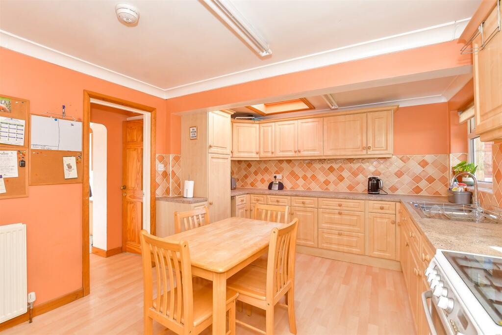 Victoria Road, Freshwater, Isle of Wight - View 5