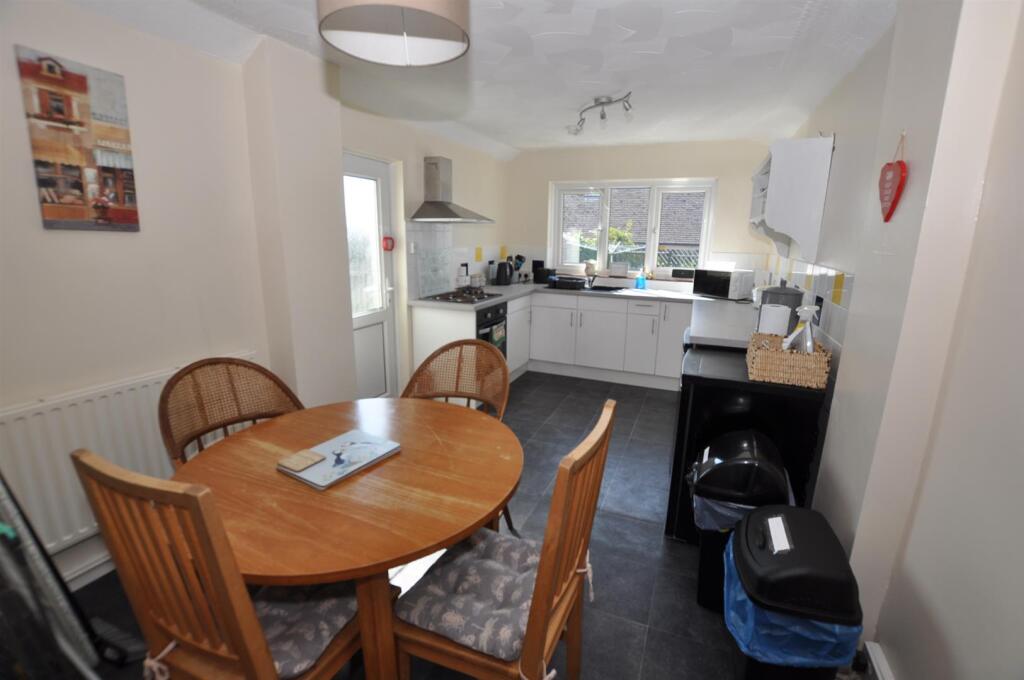 5 Richmond Terrace, Carmarthen, Carmarthenshire photo 2