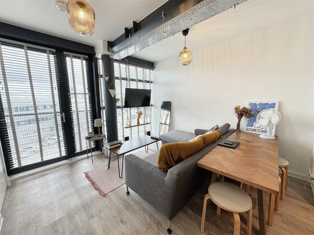 Apartment in London - View 5
