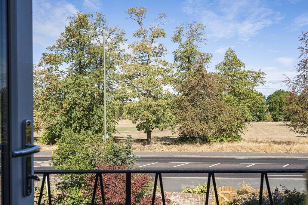House in Guildford - View 4