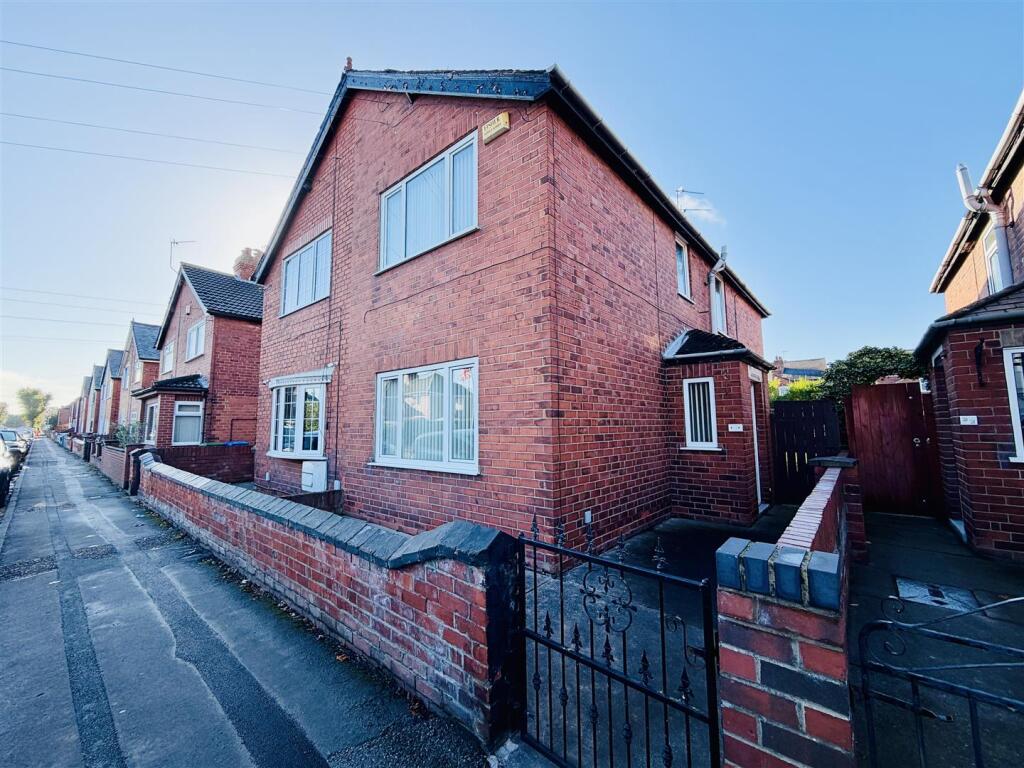 3-bed semi-detached on Western Road, Goole, £170,000