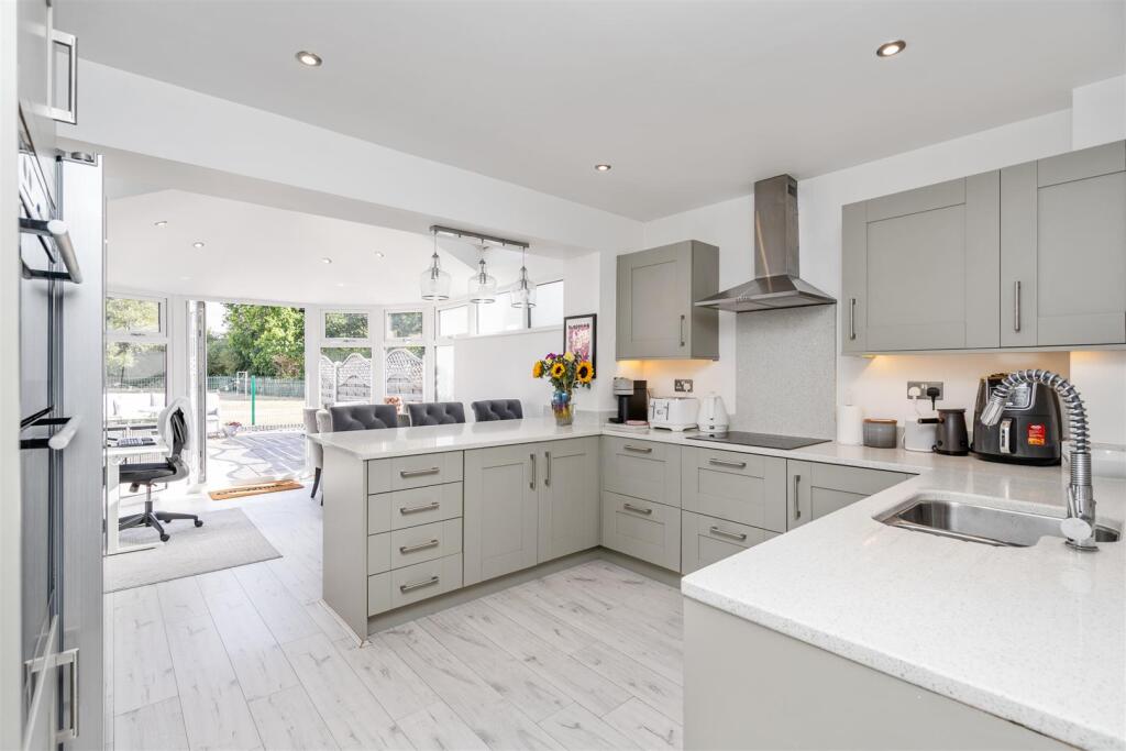 Yew Tree Close, Lapworth, Solihull photo 2