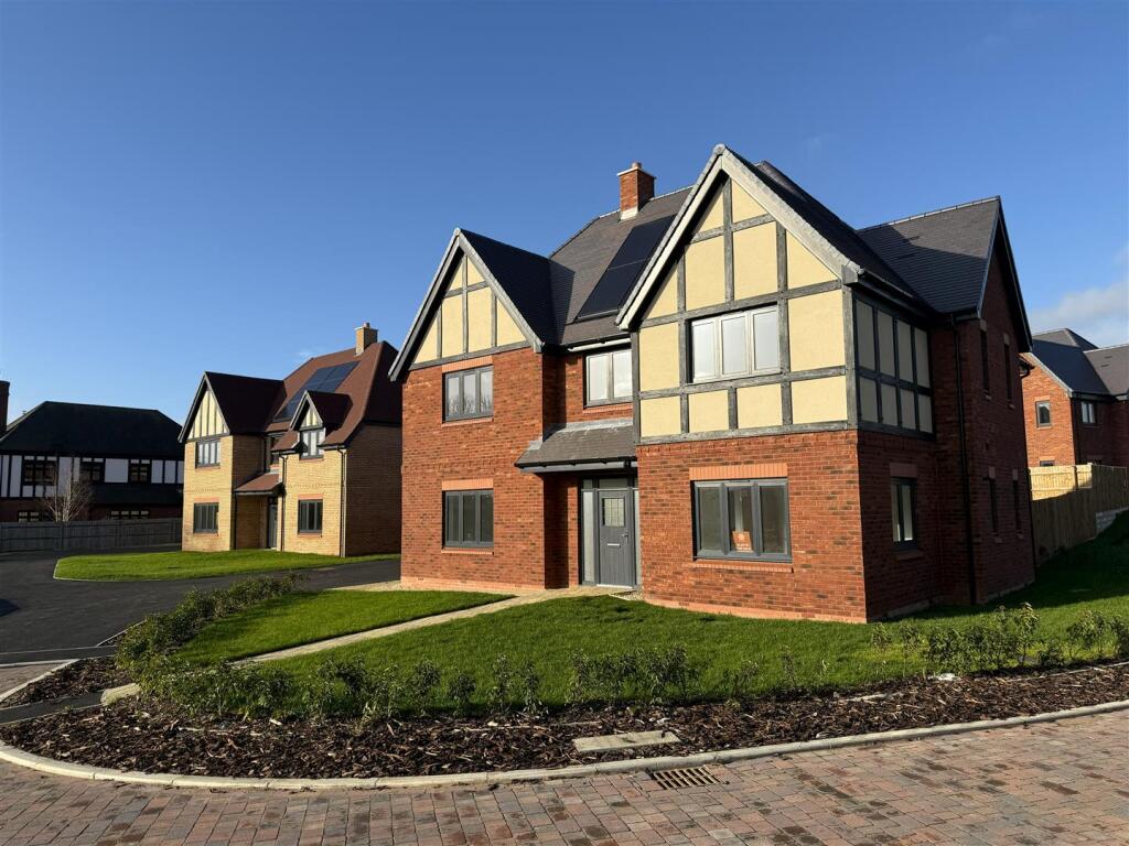 Main image of property: Kingshurst Drive, Badsey, WR11 7ZF