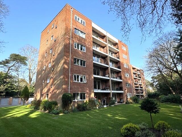 2-bed flat on The Avenue, BRANKSOME PARK, BH13, £265,000
