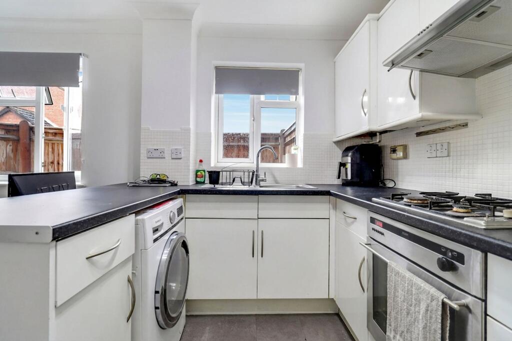 House in Kingston upon Thames - View 4