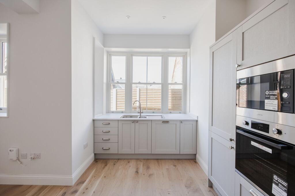 3-bed house on Beautiful Renovated Property within Walking Distance of the Beach, £445,000