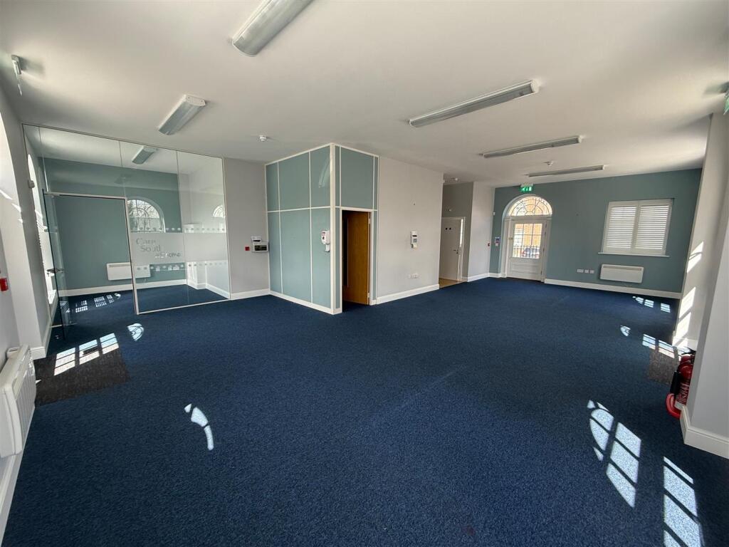3, 5 Crown Place-3.jpg