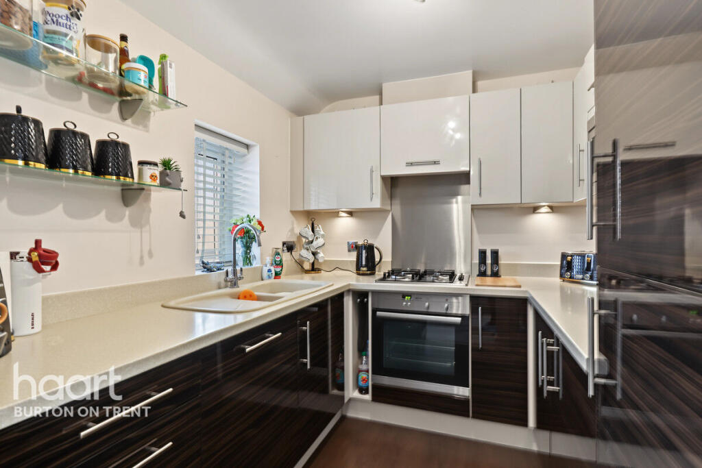 House in South Derbyshire, Derbyshire - More
