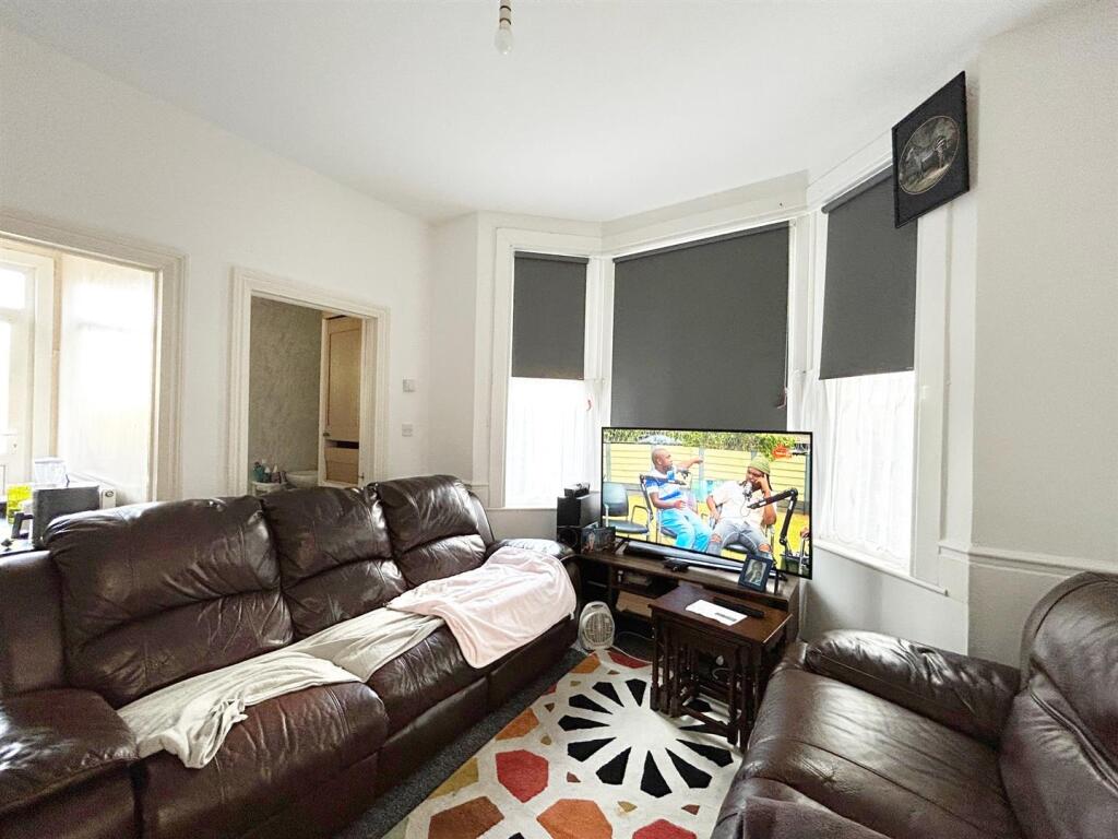 51/51A Hainault Avenue, Westcliff-on-Sea photo 4