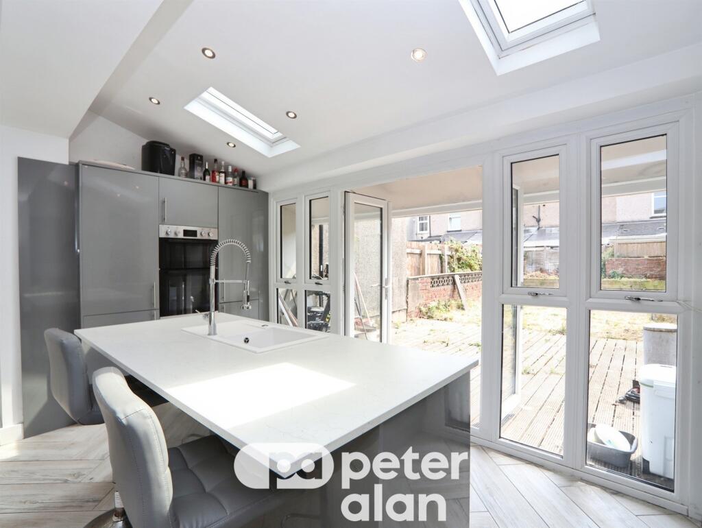 House in Newport - View 4