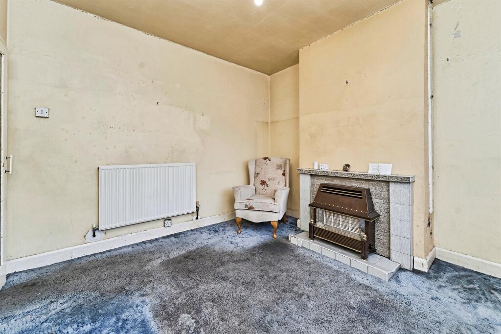 House in Walsall, West Midlands - More