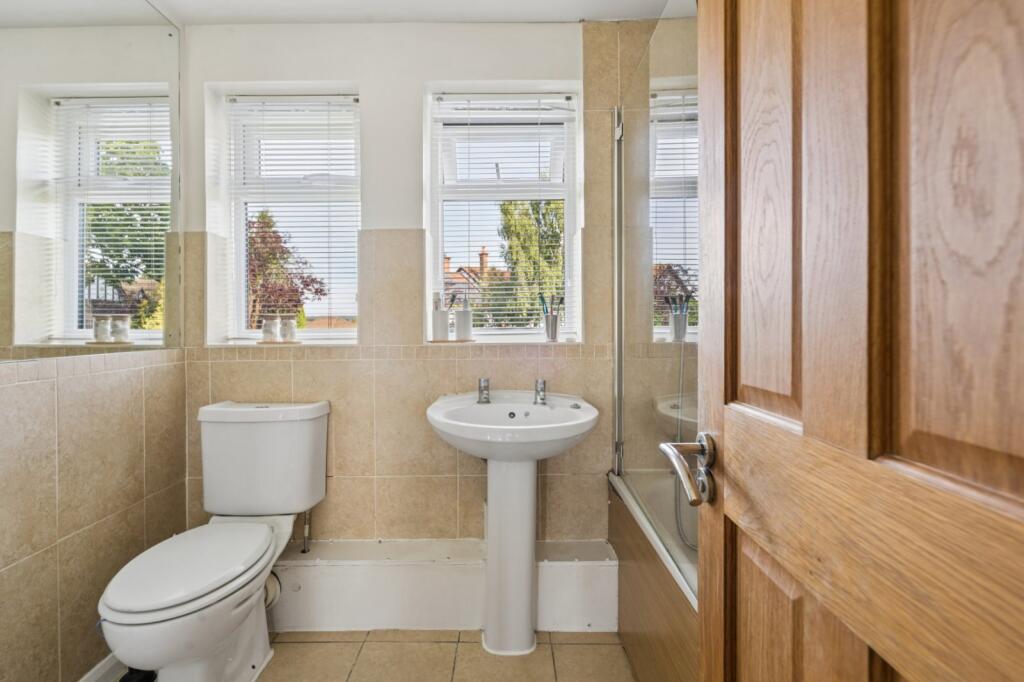 Peterhill Close, Chalfont St. Peter, Gerrards Cross, Buckinghamshire, SL9 – další