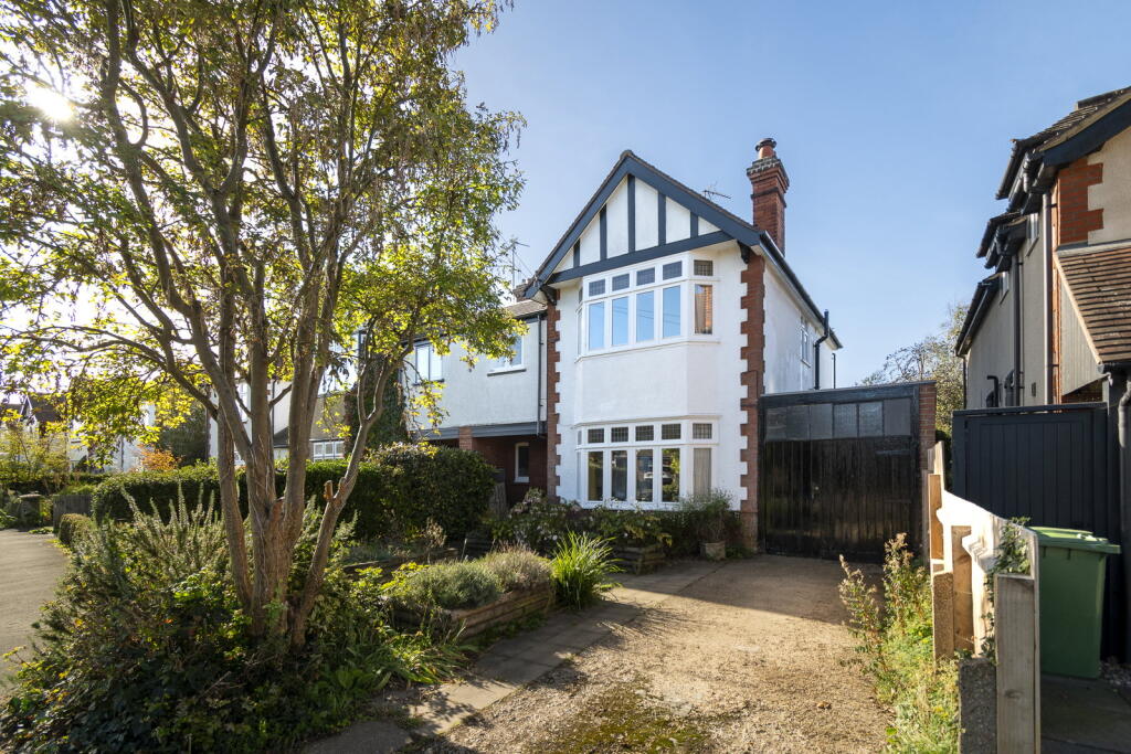 Main image of property: Hurst Park Avenue, Cambridge, CB4 2AA