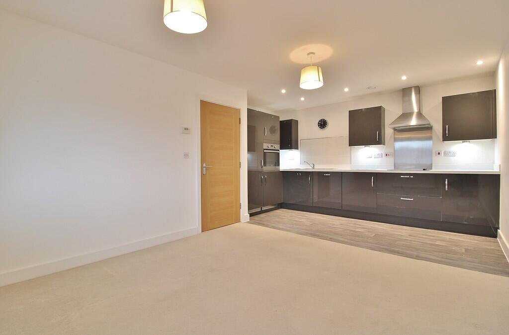 London Road, Horndean, Waterlooville photo 2