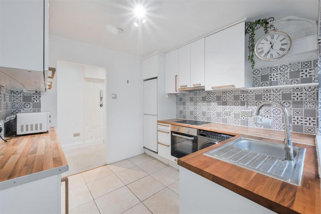 Apartment in Epsom - View 2