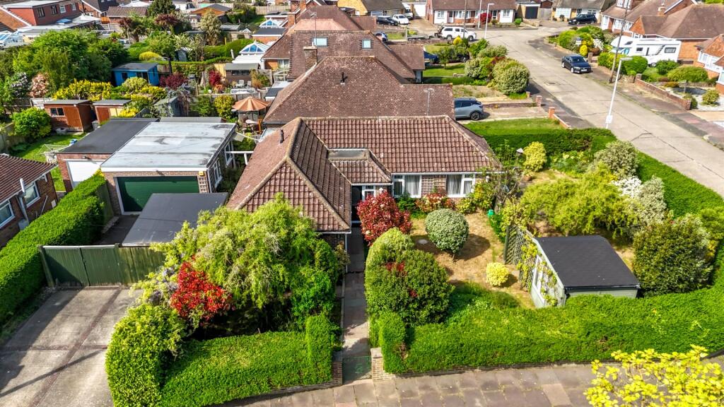 Windermere Crescent, Goring-By-Sea photo 3