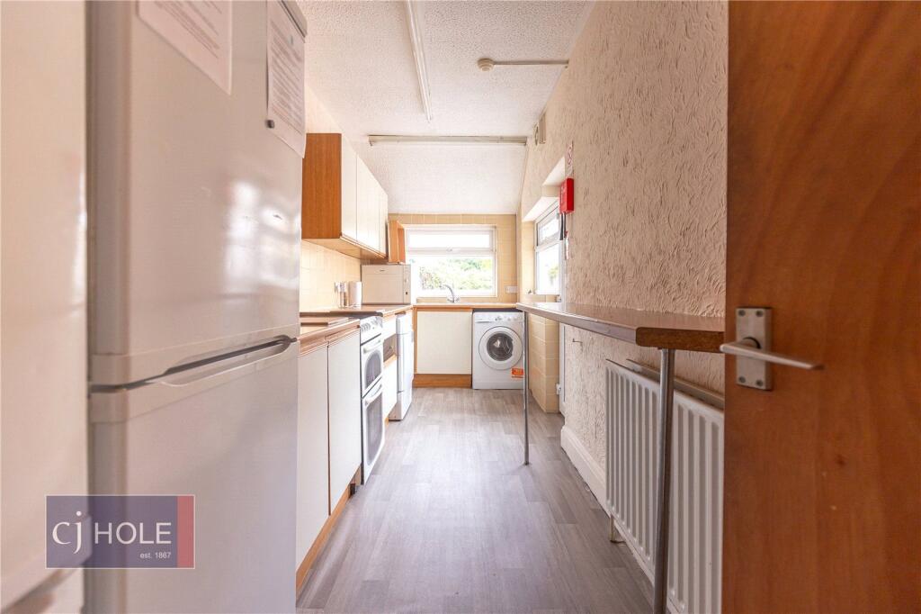 5 bedroom terraced house for rent