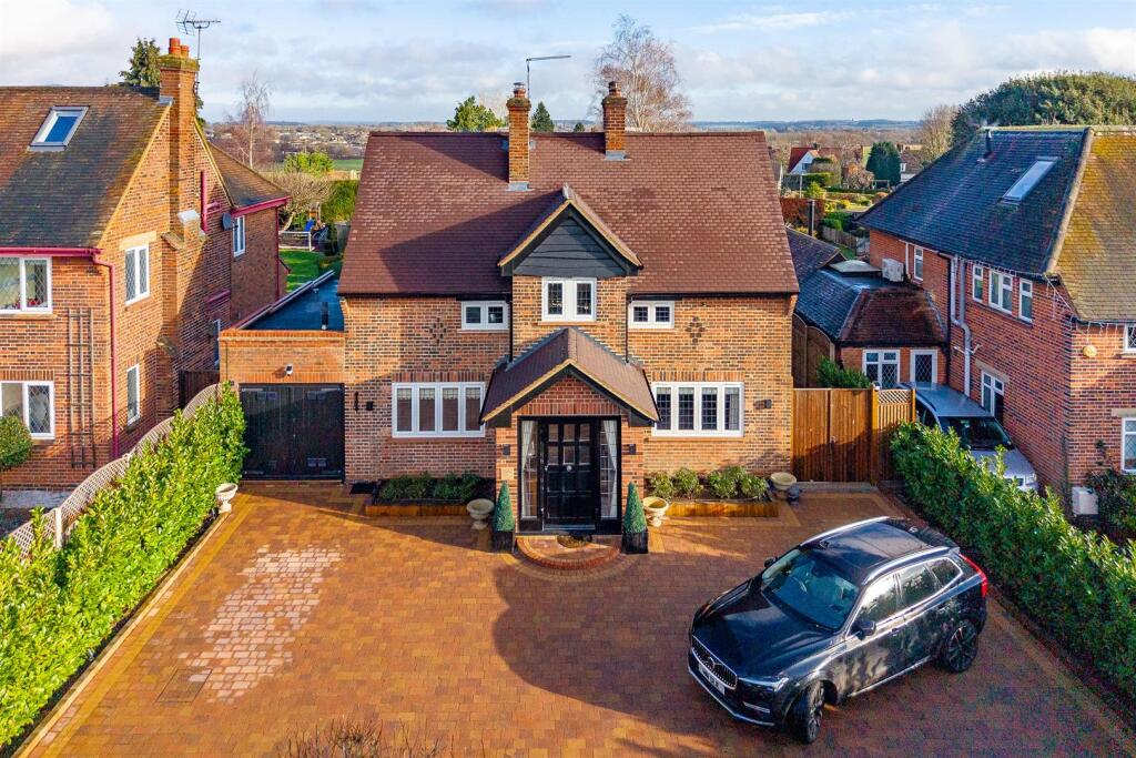 Main image of property: Stevenage Road, Knebworth