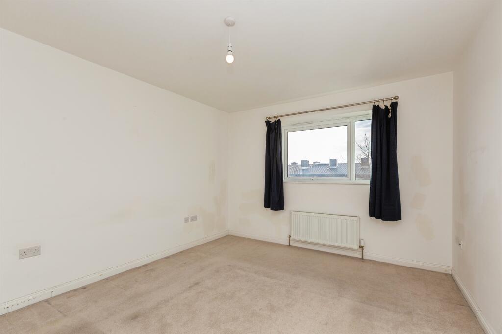 Apartment in Hemel Hempstead - View 5