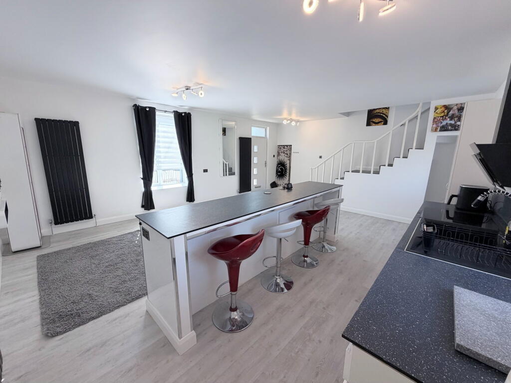 House in Mid Glamorgan, Maesteg - More