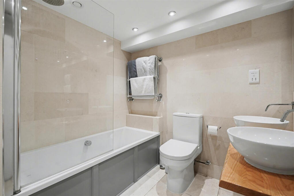 Apartment in London - More