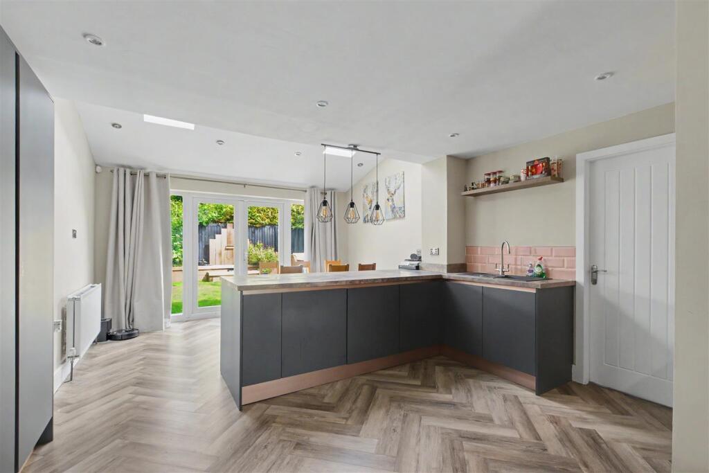 House in Nottingham, Chilwell - View 4