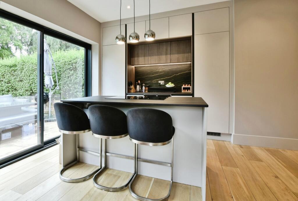 Wycliffe Avenue, Wilmslow, Cheshire, SK9 photo 4