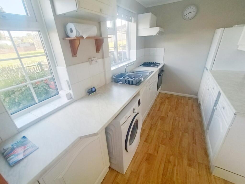 16, Second Avenue, Grantham, Lincolnshire photo 2