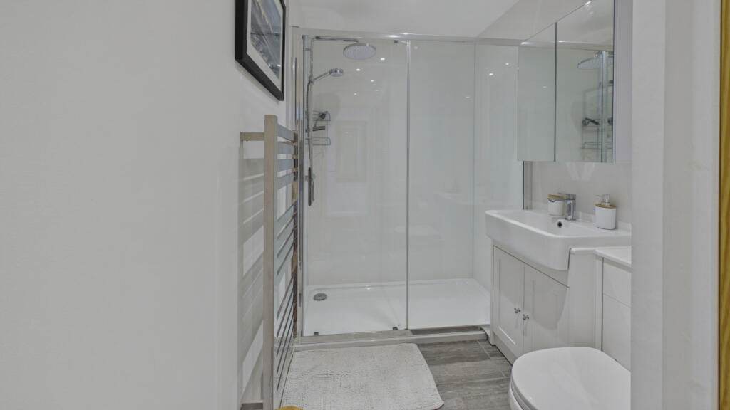 Apartment in Truro - More