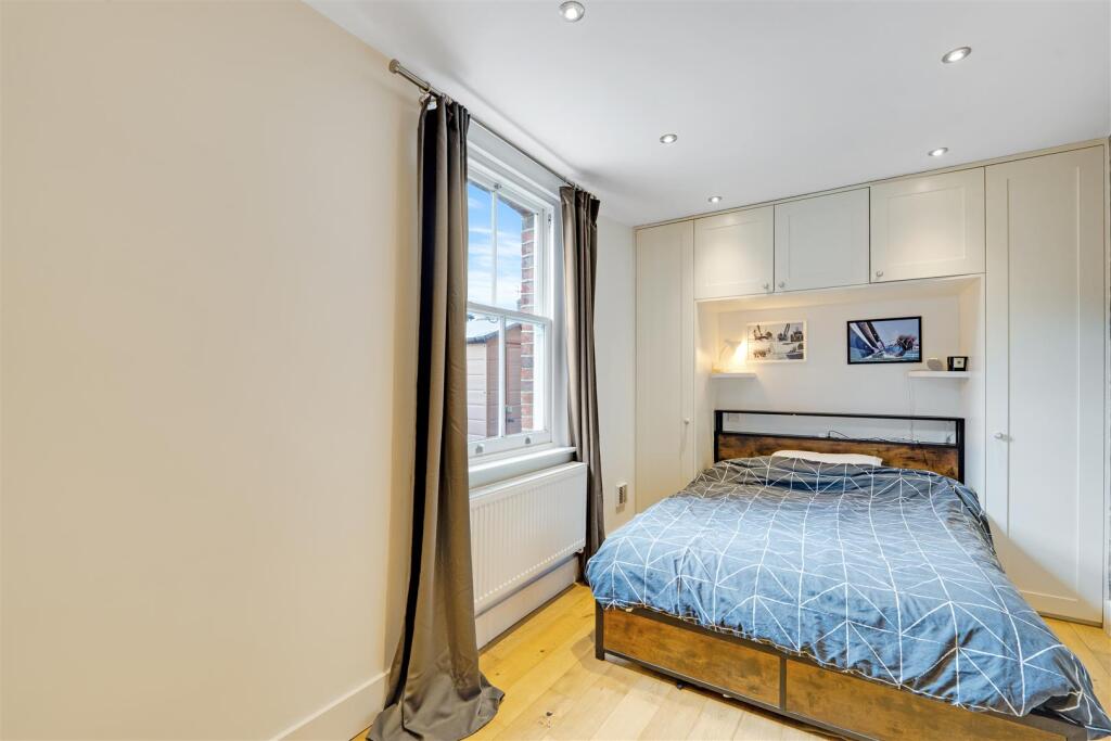 Apartment in London, Hampton Hill - View 4