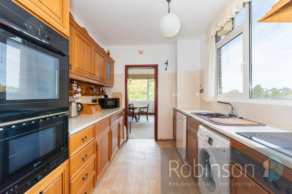 Apartment in Slough - View 5