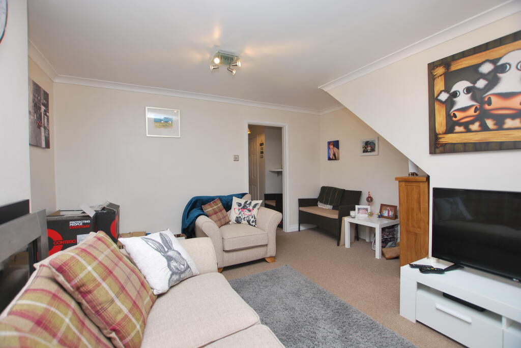 House in Almond Road, Leighton-Linslade - View 6