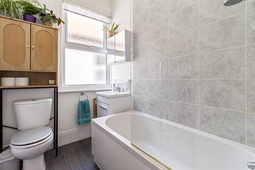 Apartment in Worthing, West Sussex - View 5