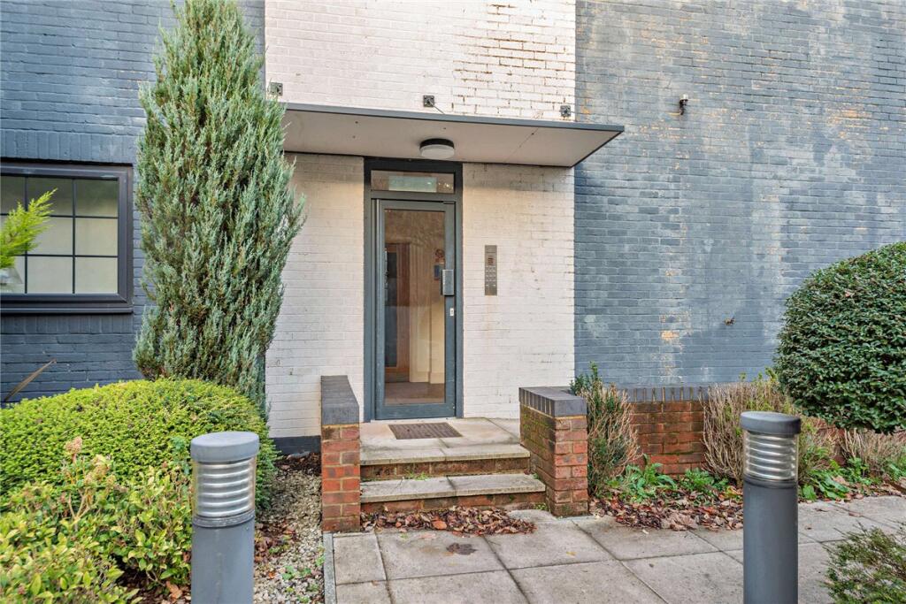 Apartment in Newbury, West Berkshire - View 4