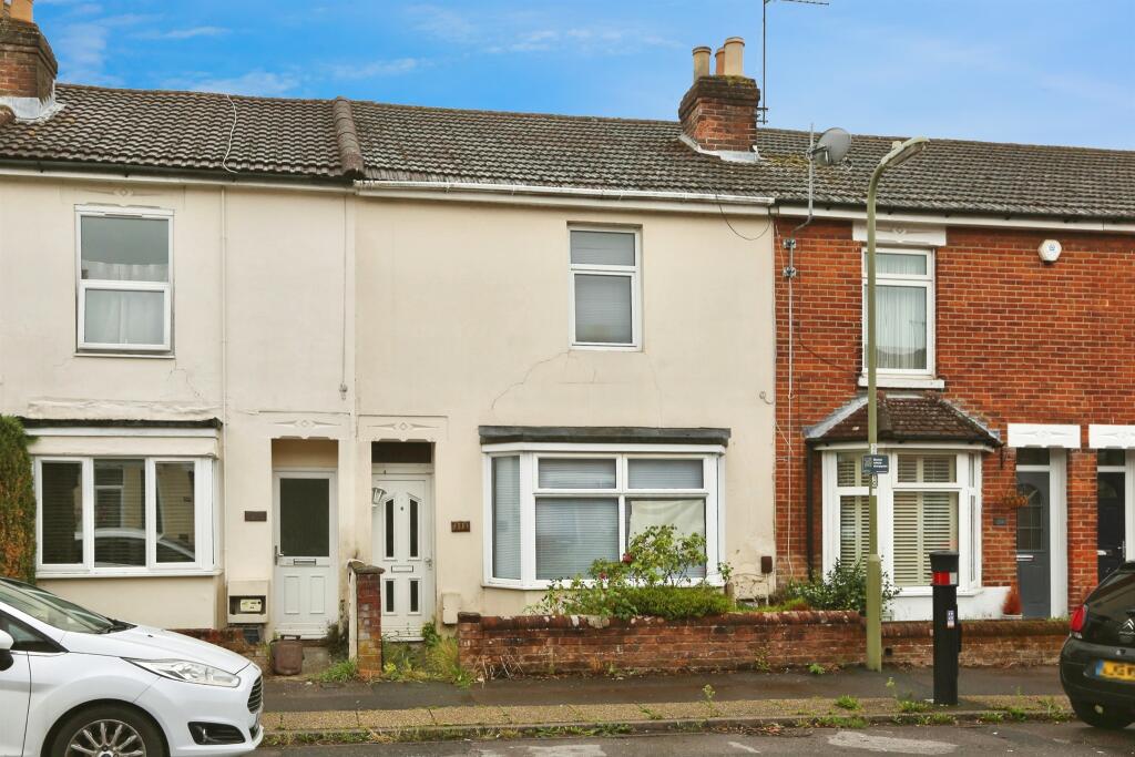 4-bed terraced on High Street, Eastleigh, £240,000