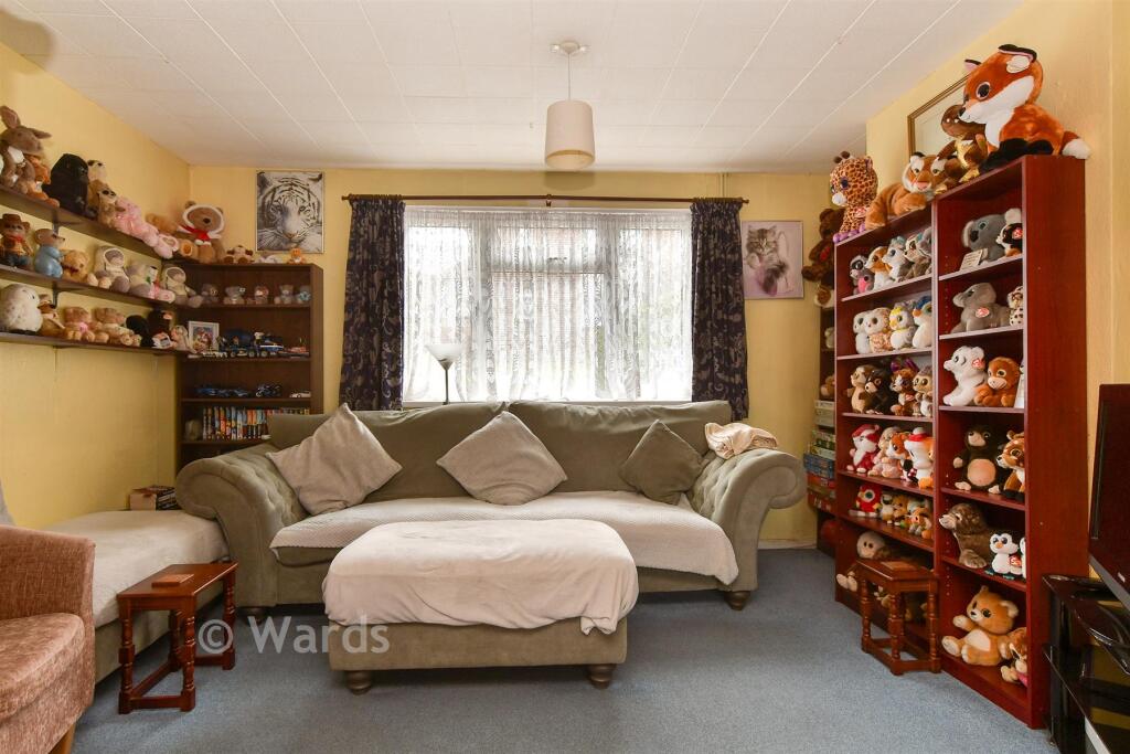 St. Albans Close, Gravesend, Kent photo 3