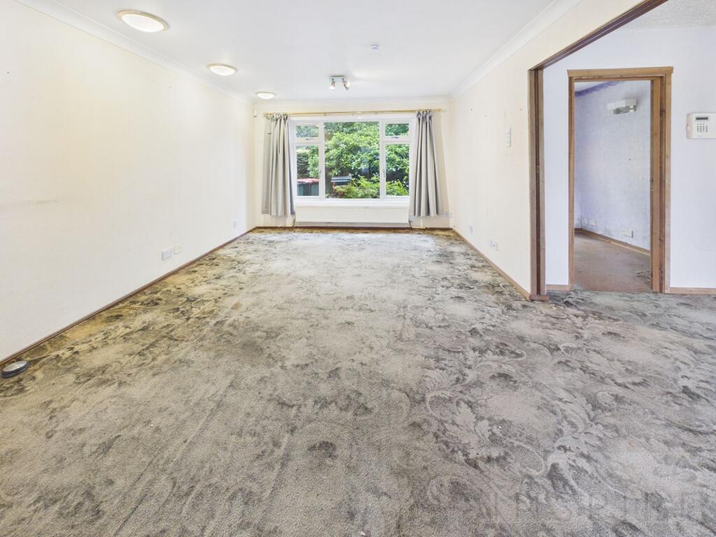 House in Crawley, Worth - View 3