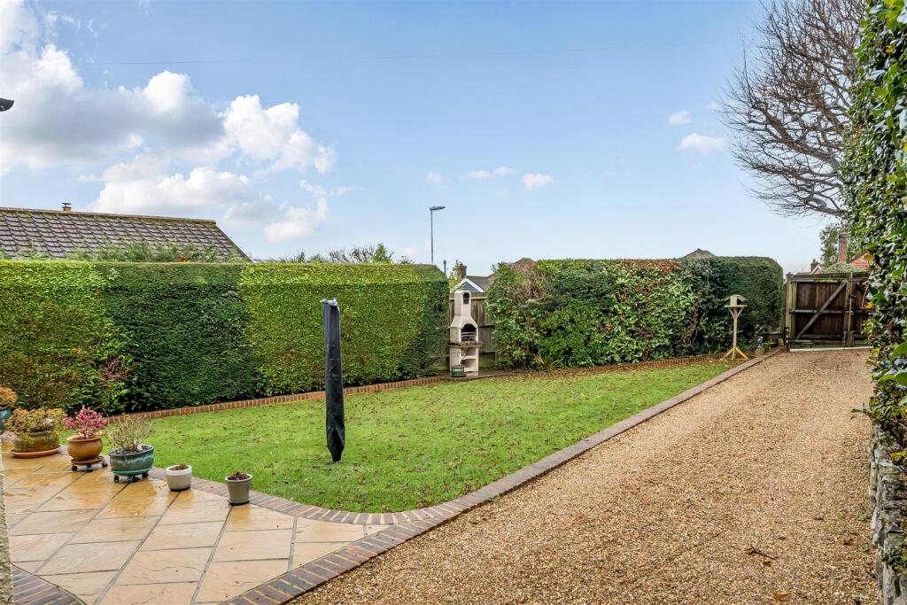 Crockhurst Hill, Worthing, BN13 3EE photo 2
