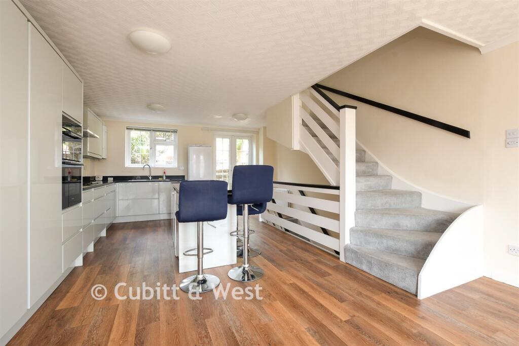 House in Reigate and Banstead, Reffles Bridge, Earlswood - View 5