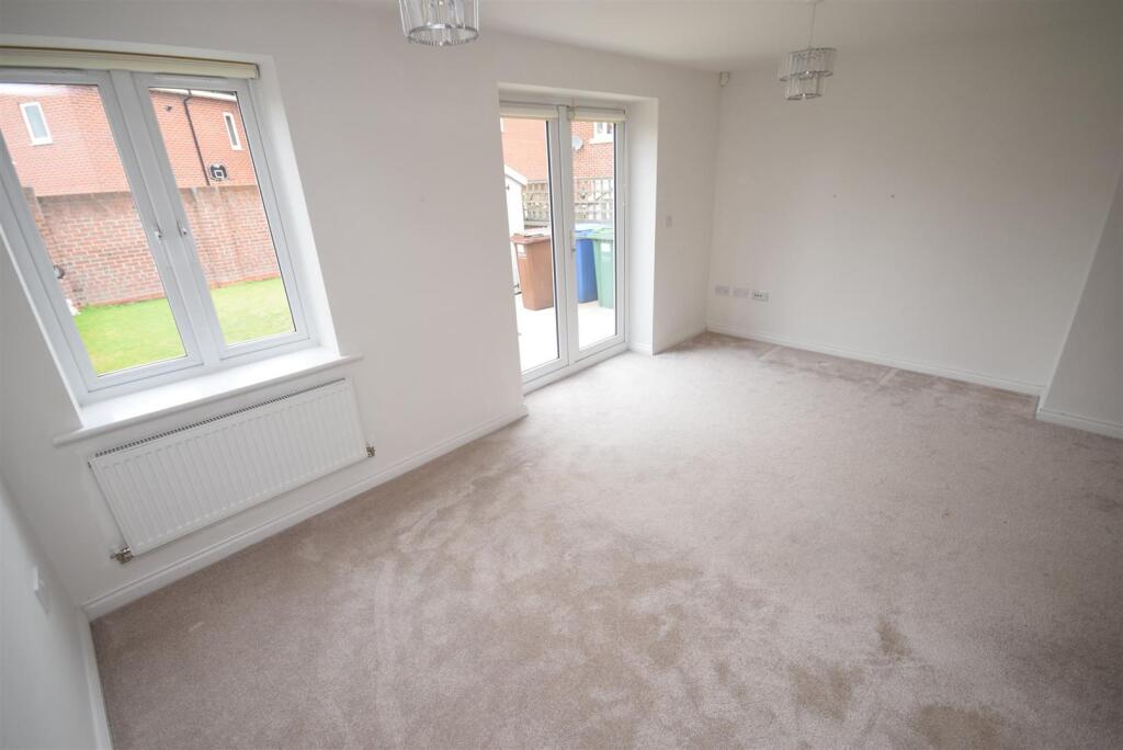 Compstall Road, Romiley, Stockport photo 4