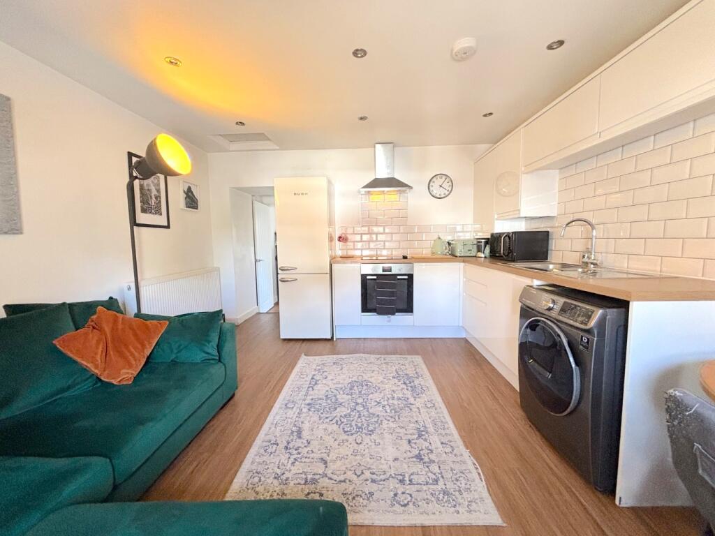 Flat 2, High Street, Paulton, Bristol, Somerset photo 3