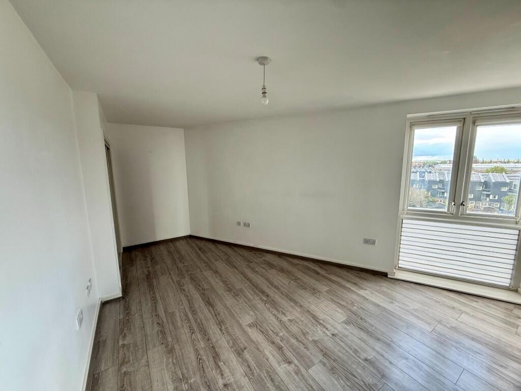 Apartment in Ilford - View 5