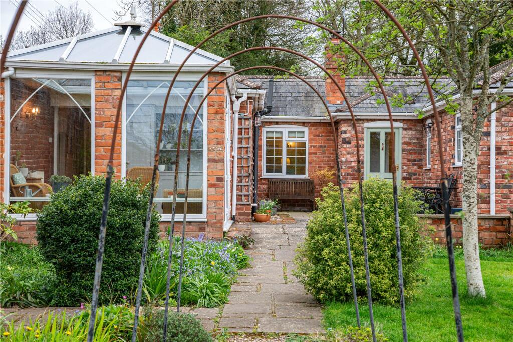 Main image of property: Jennett Tree Lane, Callow End, Worcester, Worcestershire, WR2