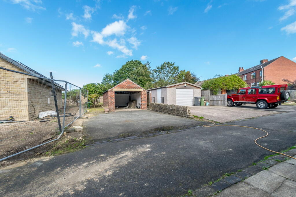 Turnshaw Road, Kirkburton, Huddersfield, HD8 photo 2