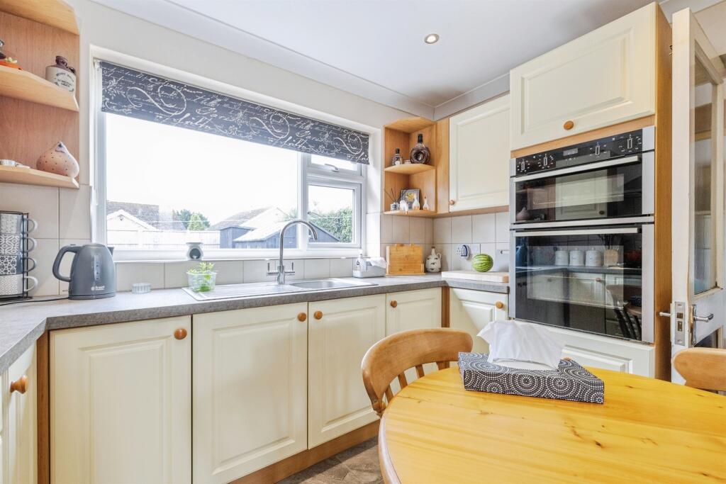 House in West Lindsey, Nettleham CP - More